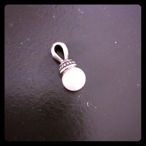 Beaded pendant with cultured pearl